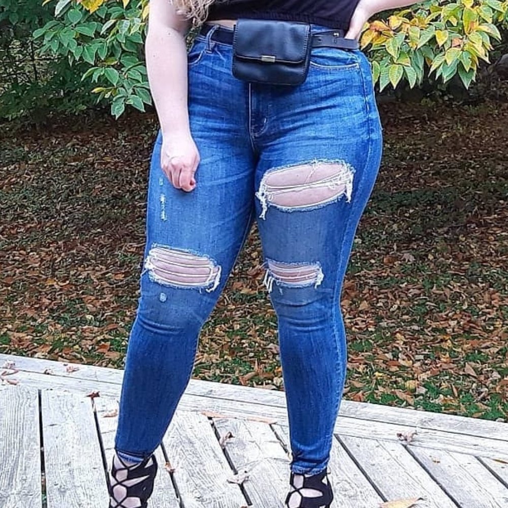 Highwasited ripped blue jean American eagle